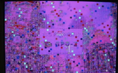 电脑屏幕突然花屏别慌张，实用排查技巧助你快速解决